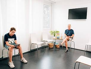 Wartezimmer mit Patienten