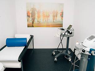 Behandlungsraum mit Ultraschallgerät